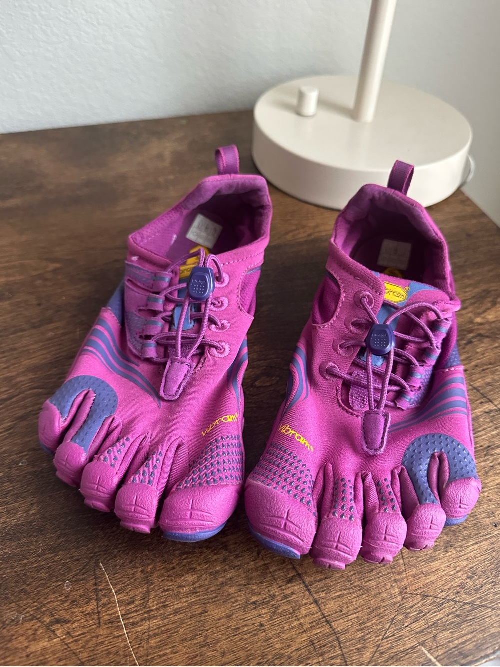Vibram FiveFingers KMD Sport LS Cross Sport size 38 in Purple/Fuchsia EUC